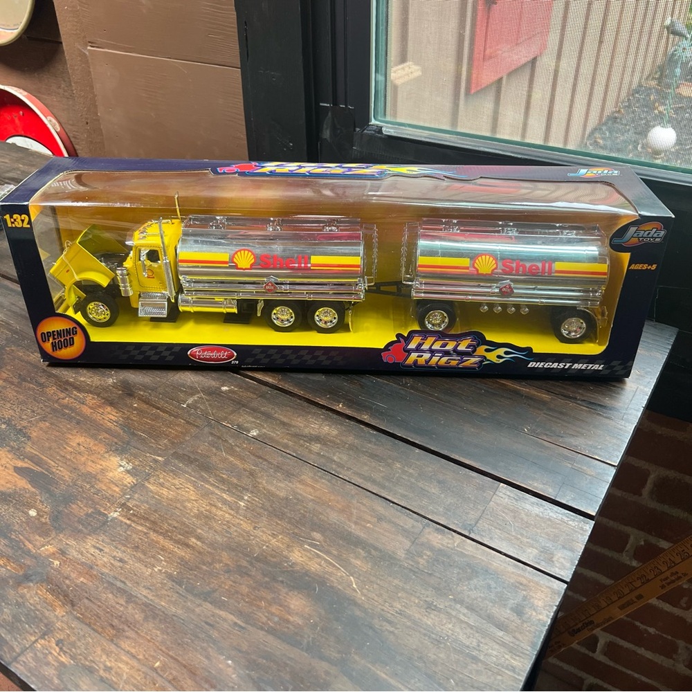 Shell Tanker Truck Toy - Yellow Hot Rigz